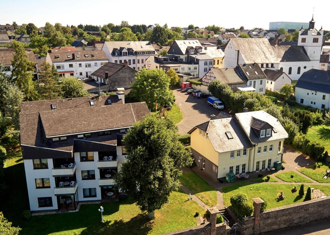 Hotel-Restaurant Maas Lutzerath ภายนอก รูปภาพ